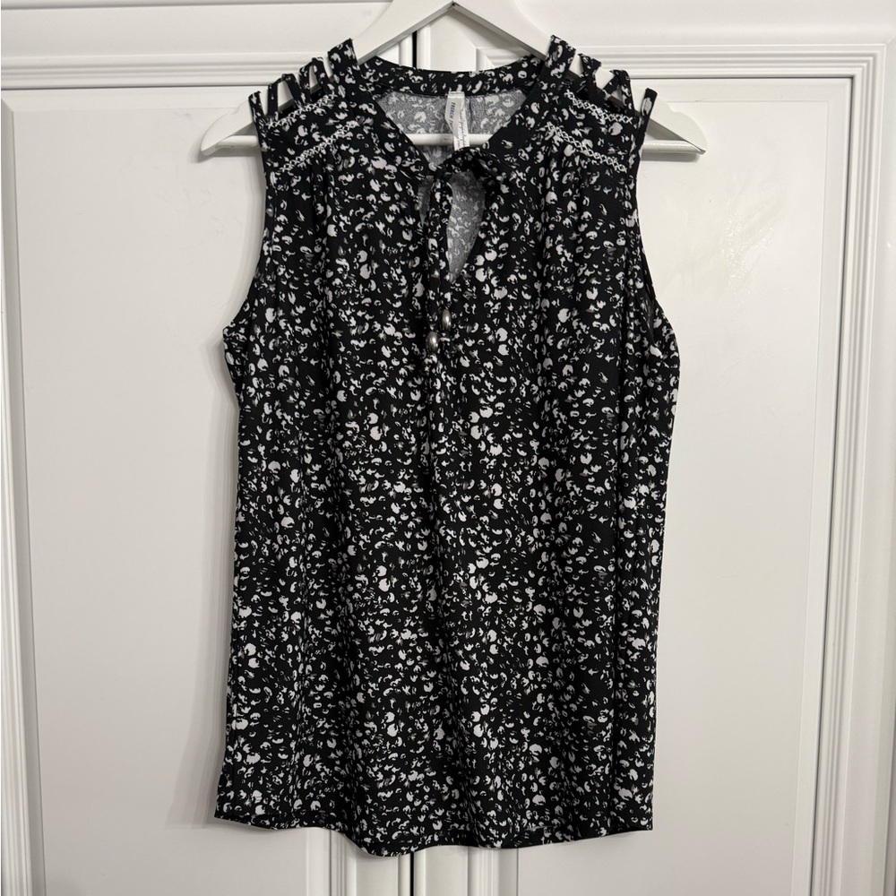 French Twist Sleeveless Black/White Floral Top V-Neck Ties Cutout Shoulder Small